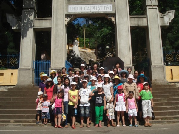 Đoàn khách du lịch5 - Công Ty TNHH Thương Mại  Và Dịch Vụ Du Lịch Sao Mai